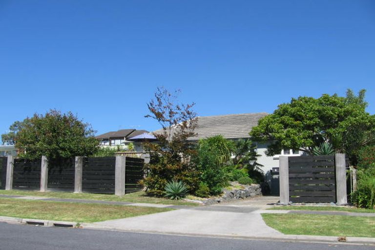 Photo of property in 1/6 Wairere Road, Torbay, Auckland, 0630