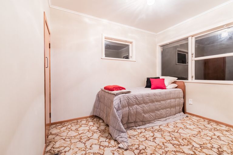 Photo of property in 34 Kaikoura Street, Henderson, Auckland, 0612