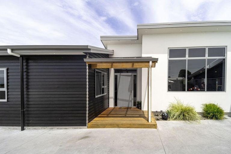 Photo of property in 3 Kamahi Street, Castlecliff, Whanganui, 4501