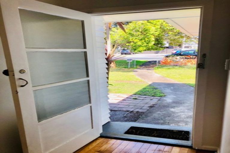 Photo of property in 1/221 Birkdale Road, Birkdale, Auckland, 0626