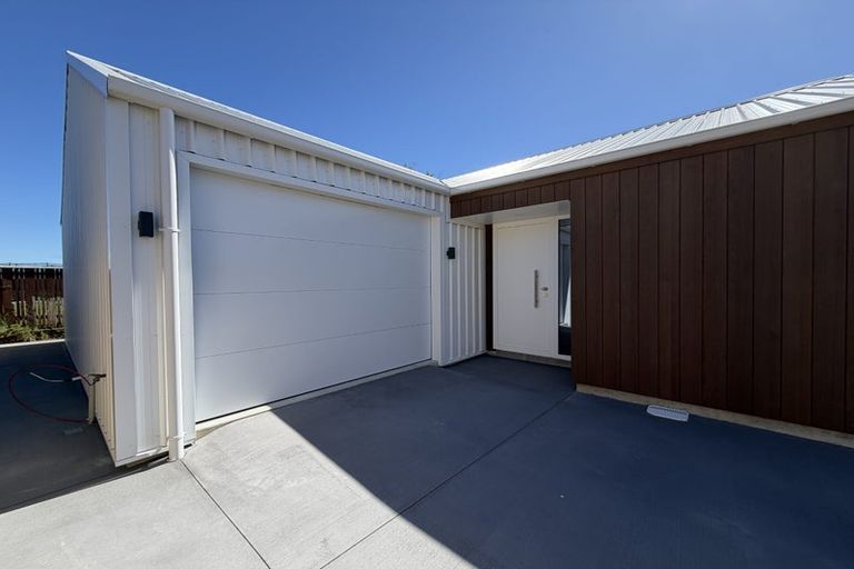 Photo of property in 52 Wairau Road, Oakura, 4314