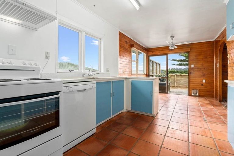 Photo of property in 11 Roick Parade, Glen Eden, Auckland, 0602