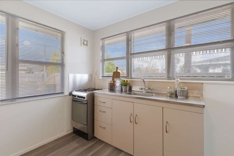 Photo of property in 27 Freyberg Street, Levin, 5510