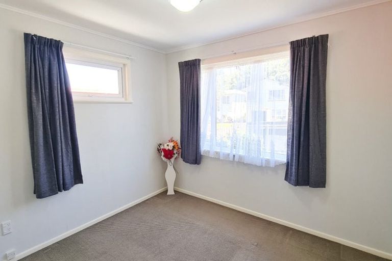 Photo of property in 50 Batchelor Street, Newlands, Wellington, 6037