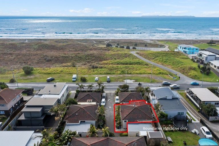 Photo of property in 2/1004 Papamoa Beach Road, Papamoa Beach, Papamoa, 3118