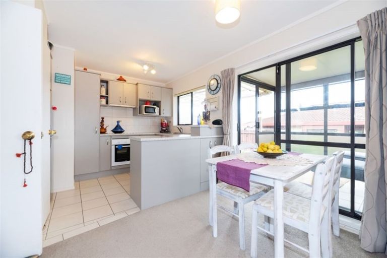 Photo of property in 6/54 Nikau Street, New Lynn, Auckland, 0600