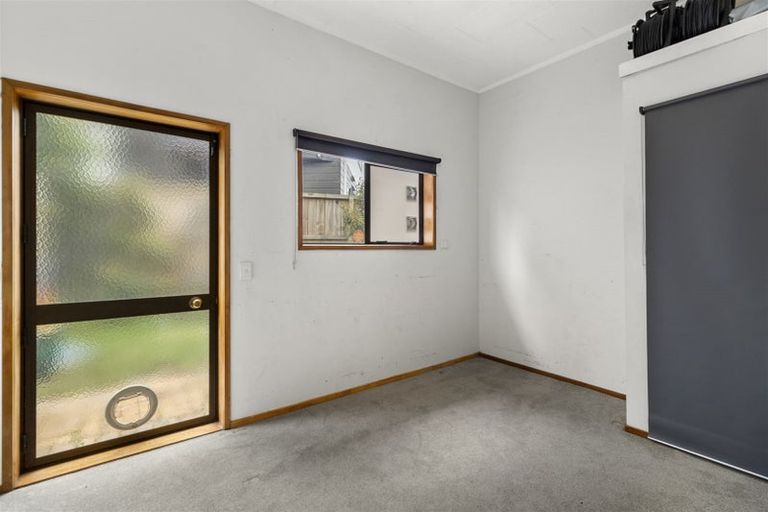 Photo of property in 1/9 Gloria Avenue, Te Atatu Peninsula, Auckland, 0610
