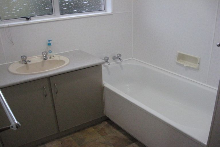 Photo of property in 26 Manu Crescent, Upper Vogeltown, New Plymouth, 4310