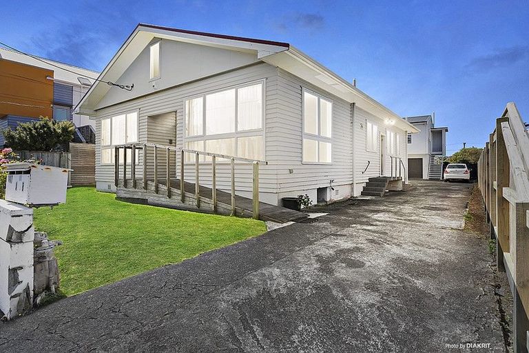 Photo of property in 107 Rongotai Road, Kilbirnie, Wellington, 6022