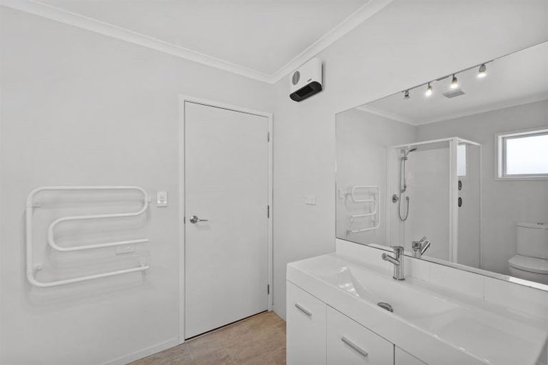 Photo of property in 35a Doment Crescent, Orewa, 0931