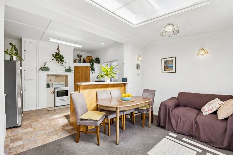 Photo of property in 58 Hargest Crescent, Saint Kilda, Dunedin, 9012