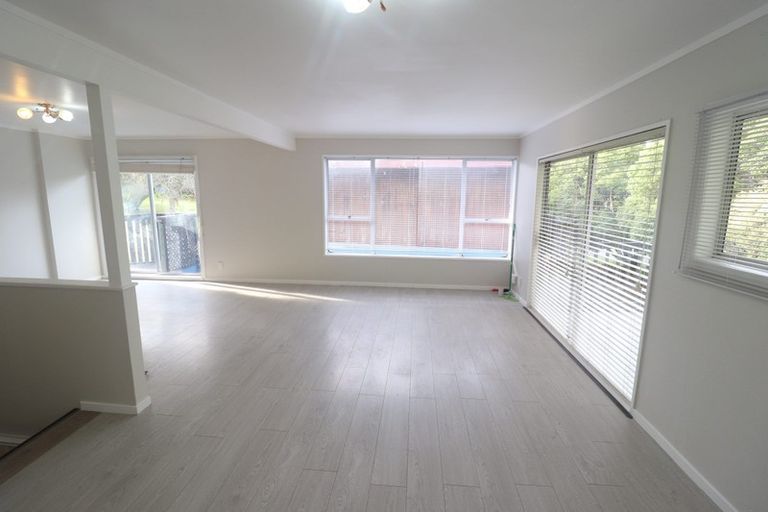 Photo of property in 2/663 Beach Road, Rothesay Bay, Auckland, 0630