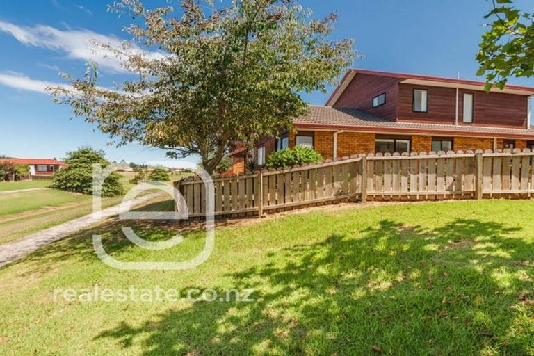 Photo of property in 20b Kallaroo Place, Botany Downs, Auckland, 2010