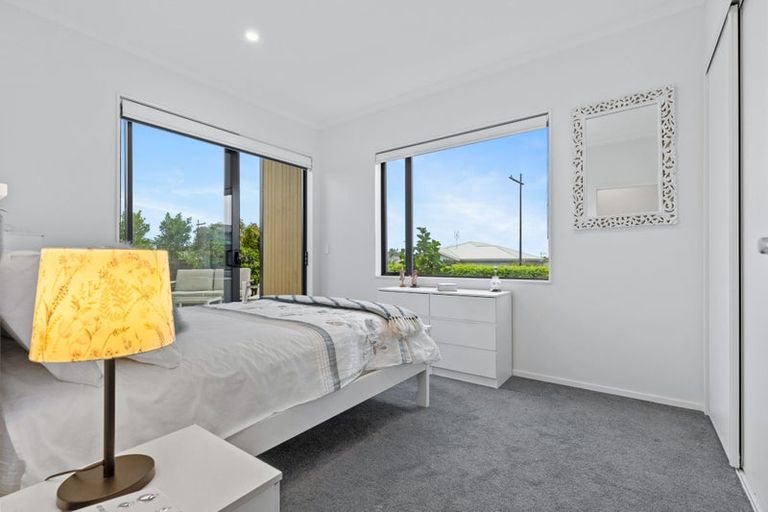 Photo of property in 8 Kuparu Lane, Red Beach, 0932
