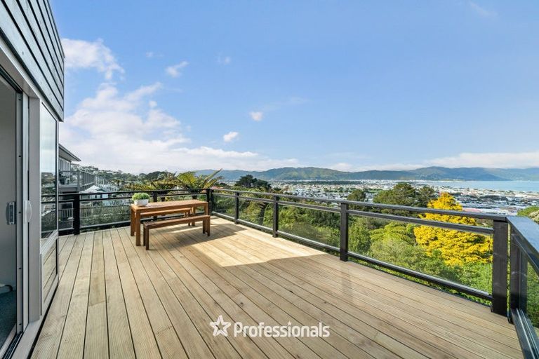 Photo of property in 2 Stanhope Grove, Korokoro, Lower Hutt, 5012