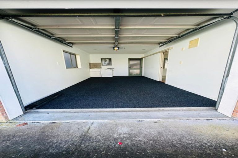 Photo of property in 18 Patts Avenue, Glendene, Auckland, 0602