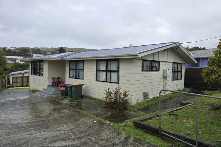 Photo of property in 144 Driver Crescent, Cannons Creek, Porirua, 5024