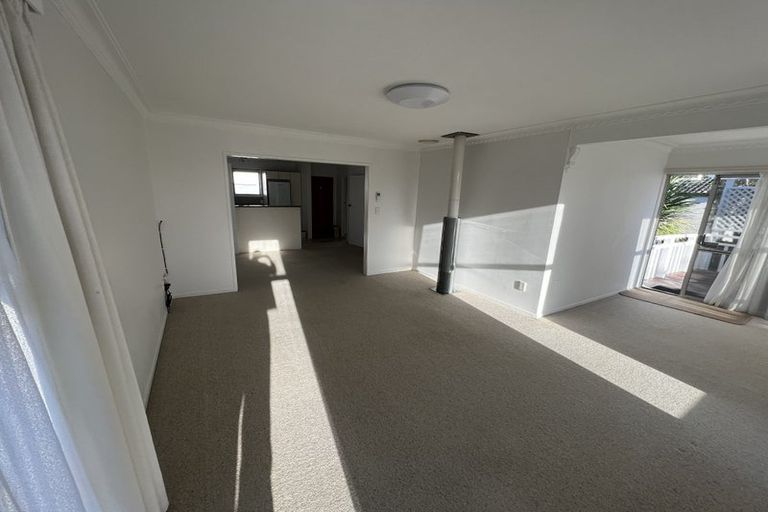 Photo of property in 27 Halberg Street, Glenfield, Auckland, 0629