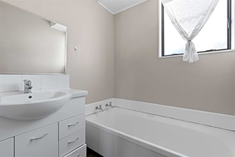 Photo of property in 4/1 Rebecca Rise, Weymouth, Auckland, 2103