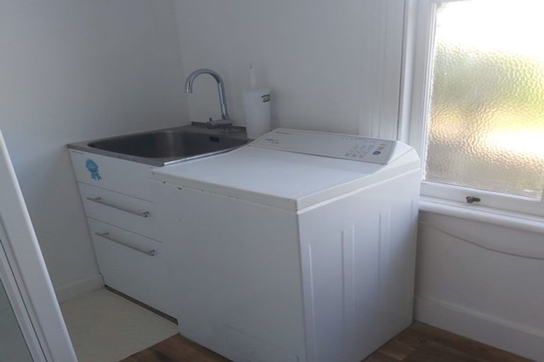 Photo of property in 2 Hinemoa Street, Birkenhead, Auckland, 0626