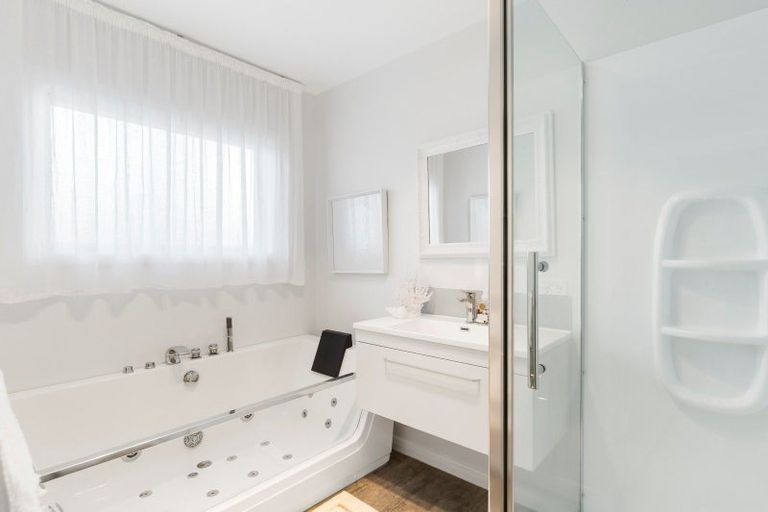 Photo of property in 35 Waione Avenue, Athenree, Waihi Beach, 3177