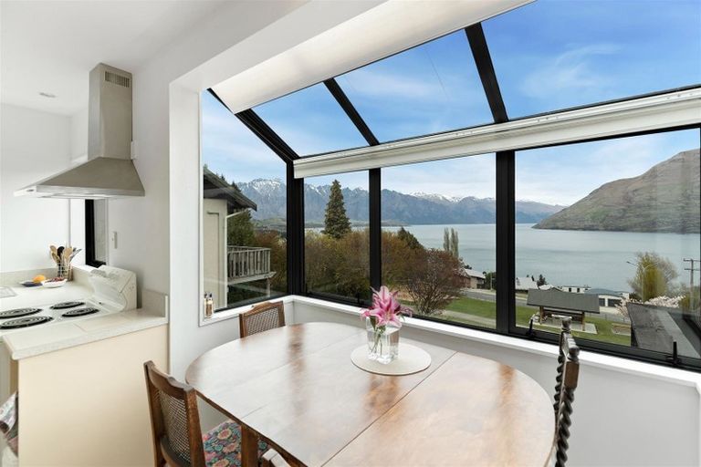 Photo of property in 18b Cameron Place, Fernhill, Queenstown, 9300