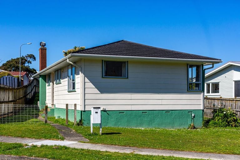 Photo of property in 18 Stipulate Place, Ascot Park, Porirua, 5024
