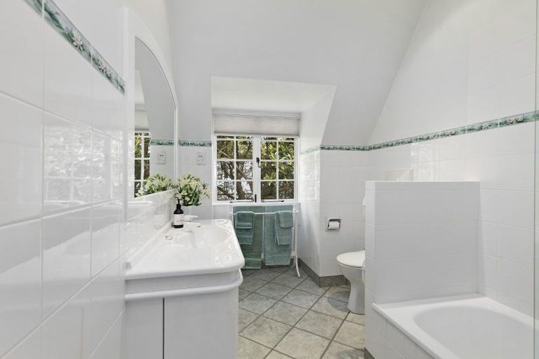 Photo of property in 305 Fergusson Drive, Heretaunga, Upper Hutt, 5018