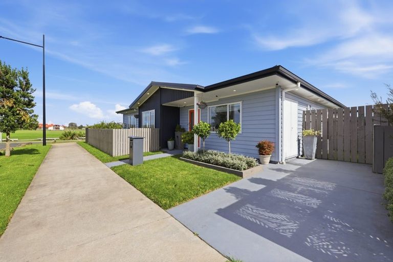 Photo of property in 2 Kutukutu Street, Takanini, 2112