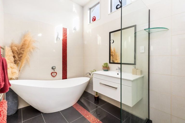 Photo of property in 84a Scott Road, Stanmore Bay, Whangaparaoa, 0932