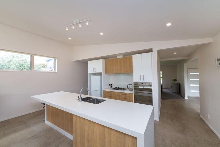 Photo of property in 12 Grand Oaks Drive, Awapuni, Palmerston North, 4412