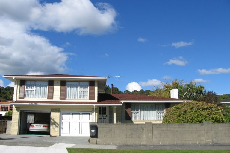 Photo of property in 3 Dowling Grove, Silverstream, Upper Hutt, 5019