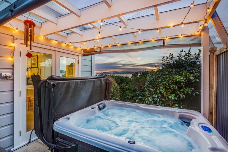 Photo of property in 409 Marine Drive, Mahina Bay, Lower Hutt, 5013