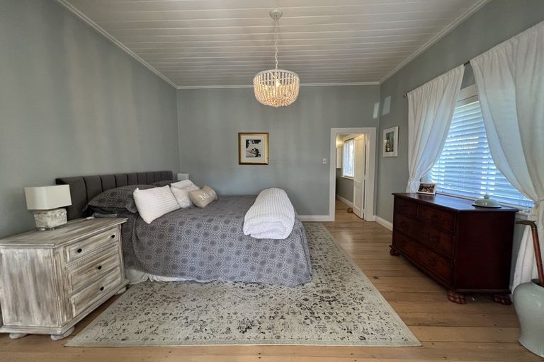 Photo of property in 11 Ocean View Road, Milford, Auckland, 0620