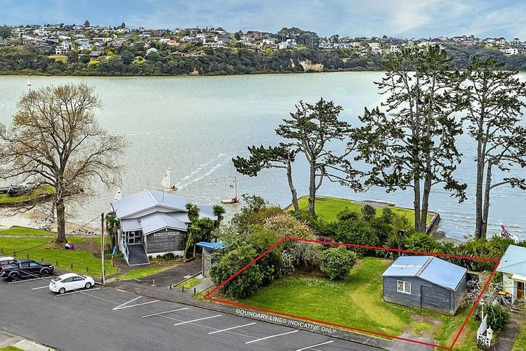 Photo of property in 9 Chapman Road, Te Atatu Peninsula, Auckland, 0610
