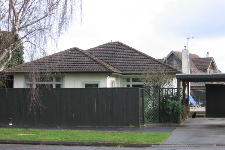Photo of property in 6a Franklin Avenue, Hokowhitu, Palmerston North, 4410