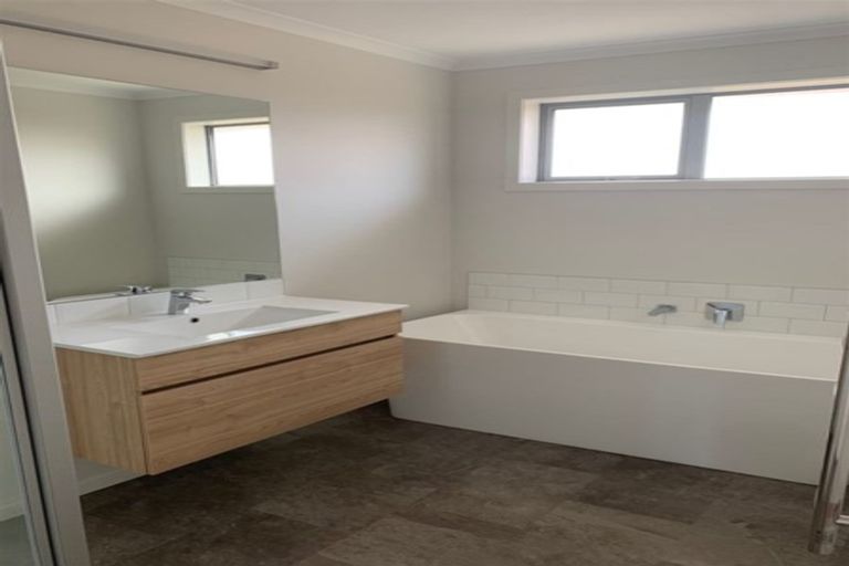 Photo of property in 12 Tarata Grove, Lansdowne, Masterton, 5810