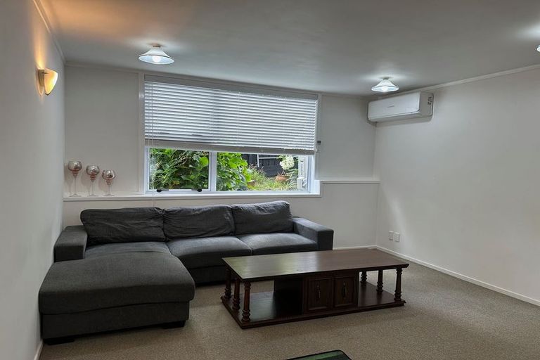 Photo of property in 11 Roberts Road, Glenfield, Auckland, 0629