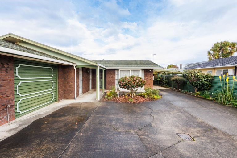Photo of property in 4 Bambery Court, Palmerston North, 4414
