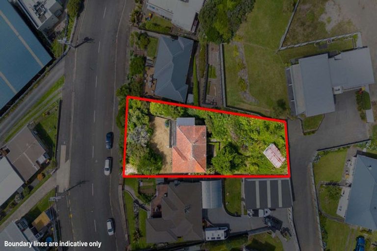 Photo of property in 11 South Road, Moturoa, New Plymouth, 4310