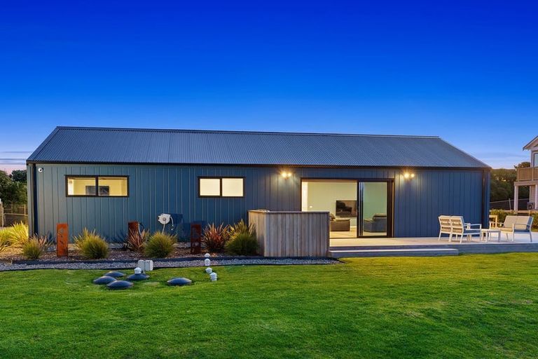 Photo of property in 1 Arapipi Way, Peka Peka, Waikanae, 5391