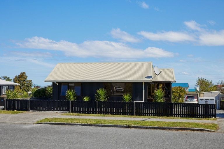 Photo of property in 37a Kotare Place, South Bay, Kaikoura, 7300