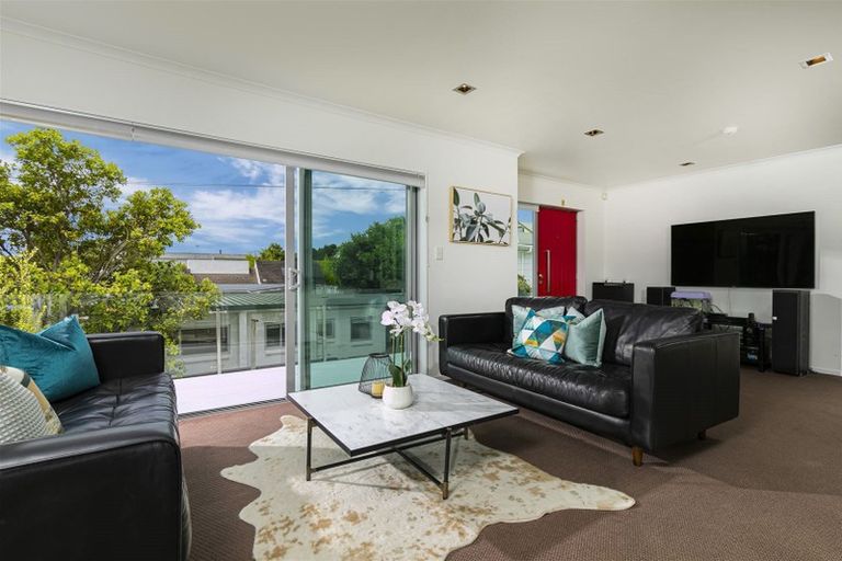 Photo of property in 1/40 Beulah Avenue, Rothesay Bay, Auckland, 0630