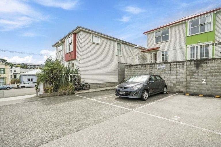 Photo of property in 2/21 Luxford Street, Berhampore, Wellington, 6023