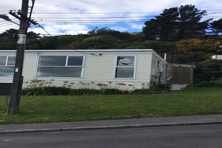 Photo of property in 25b Omega Street, Newlands, Wellington, 6037