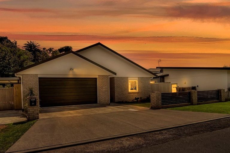 Photo of property in 24 Moulton Street, Moturoa, New Plymouth, 4310