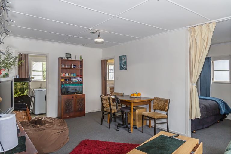 Photo of property in 118 Whangaparaoa Road, Red Beach, 0932