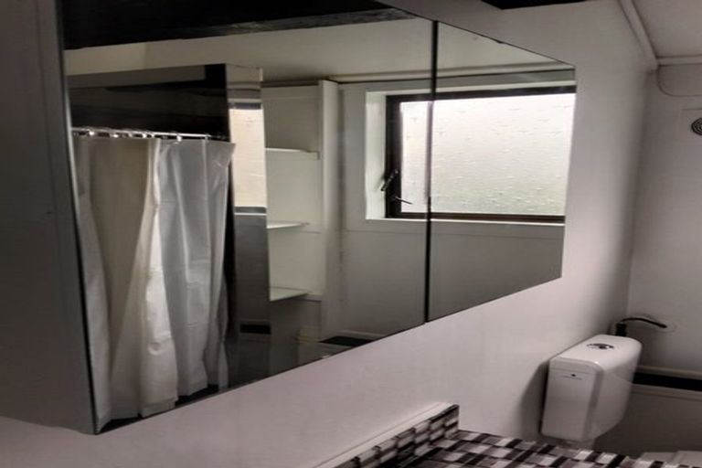 Photo of property in 112 Akaroa Drive, Maupuia, Wellington, 6022