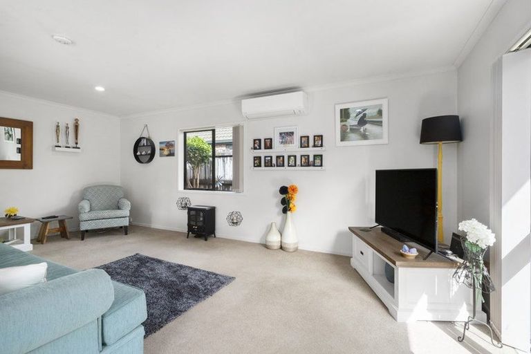 Photo of property in 28 Woodcroft Way, Pukekohe, 2120