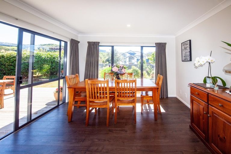 Photo of property in 17 Amesbury Drive, Churton Park, Wellington, 6037